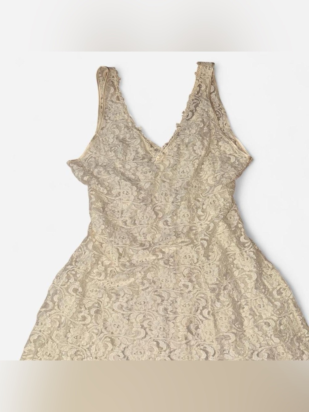 Elegant vintage Cream Lace V-Neck Chemise
